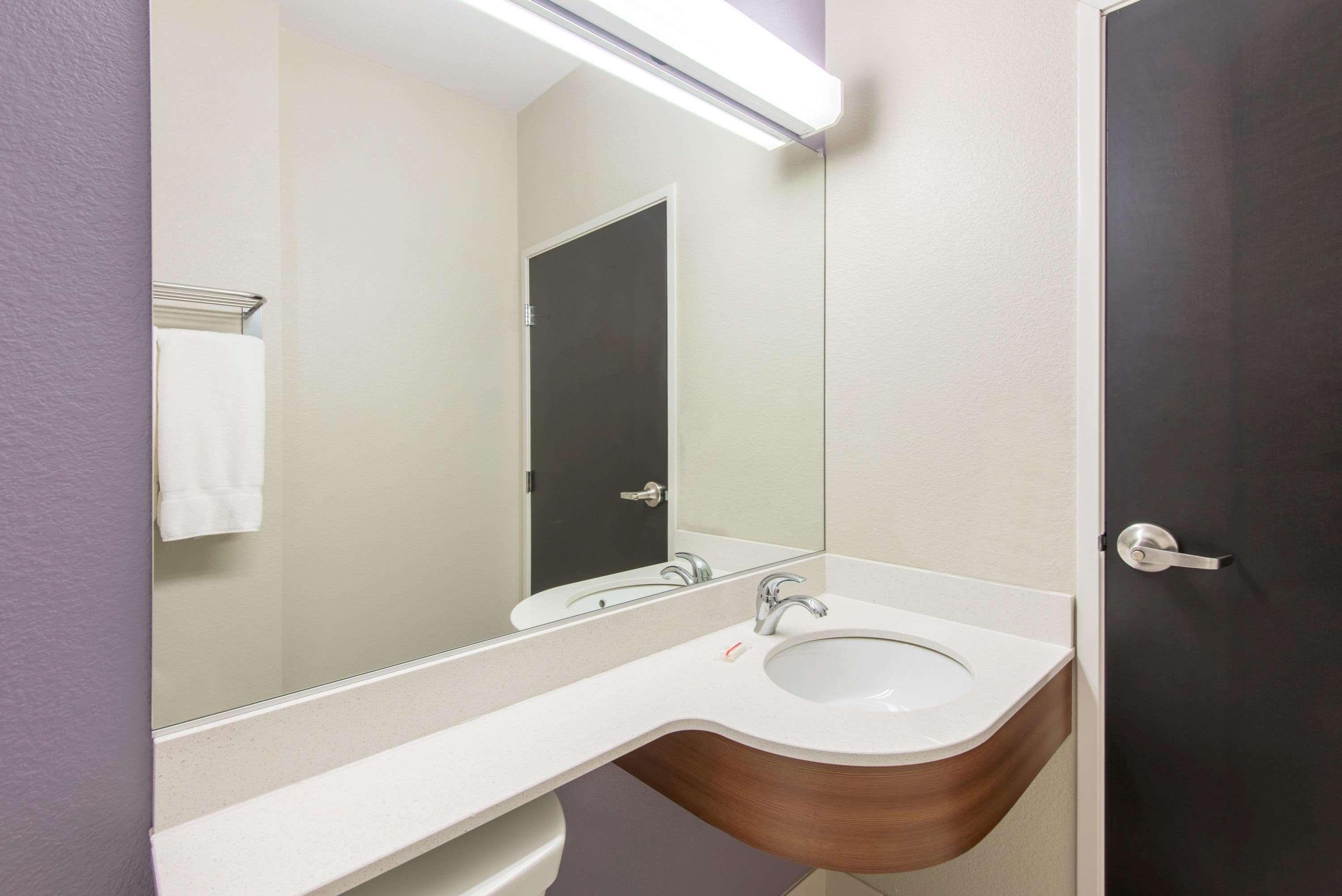 Microtel Inn & Suites By Wyndham Cadiz Exteriör bild