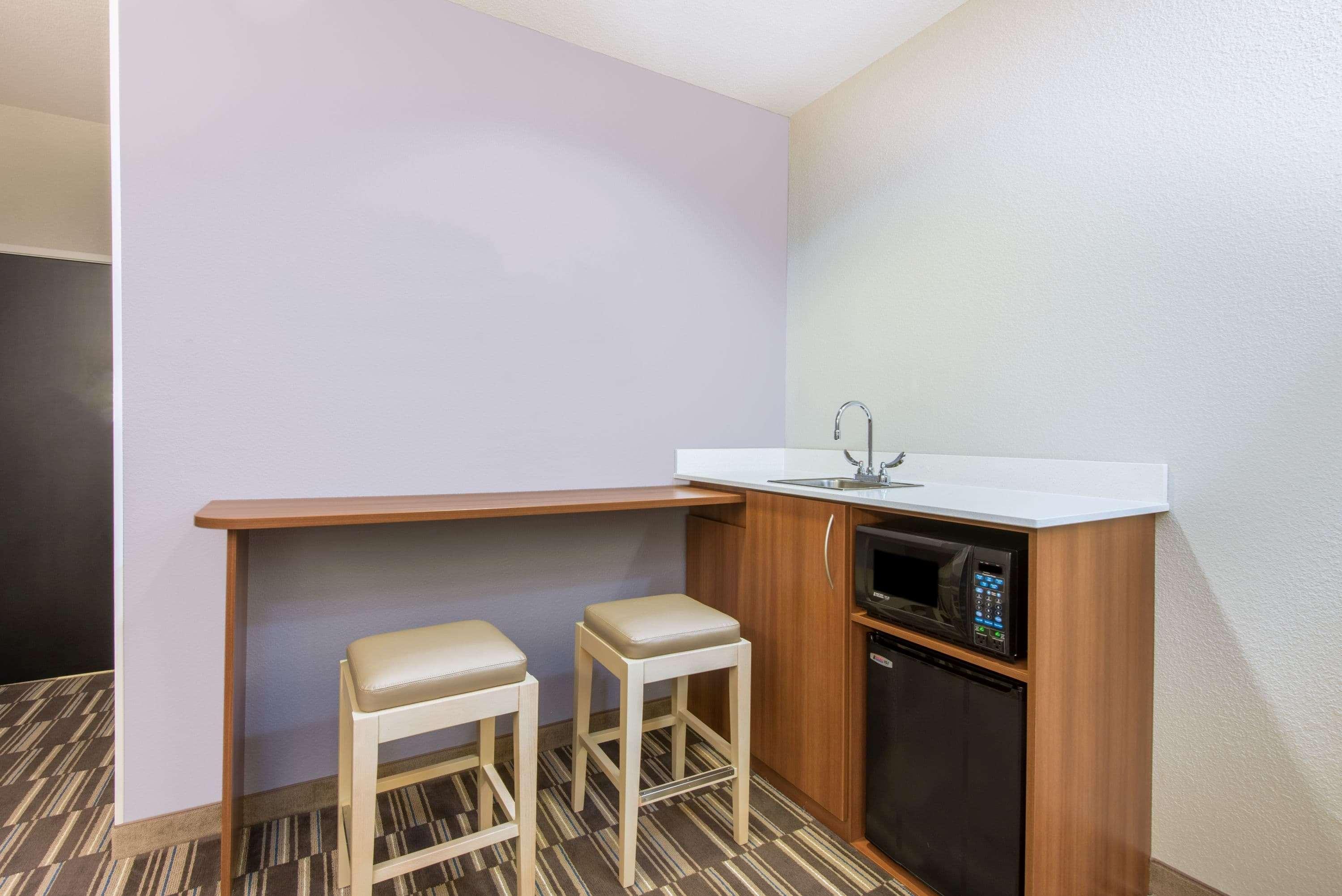 Microtel Inn & Suites By Wyndham Cadiz Exteriör bild