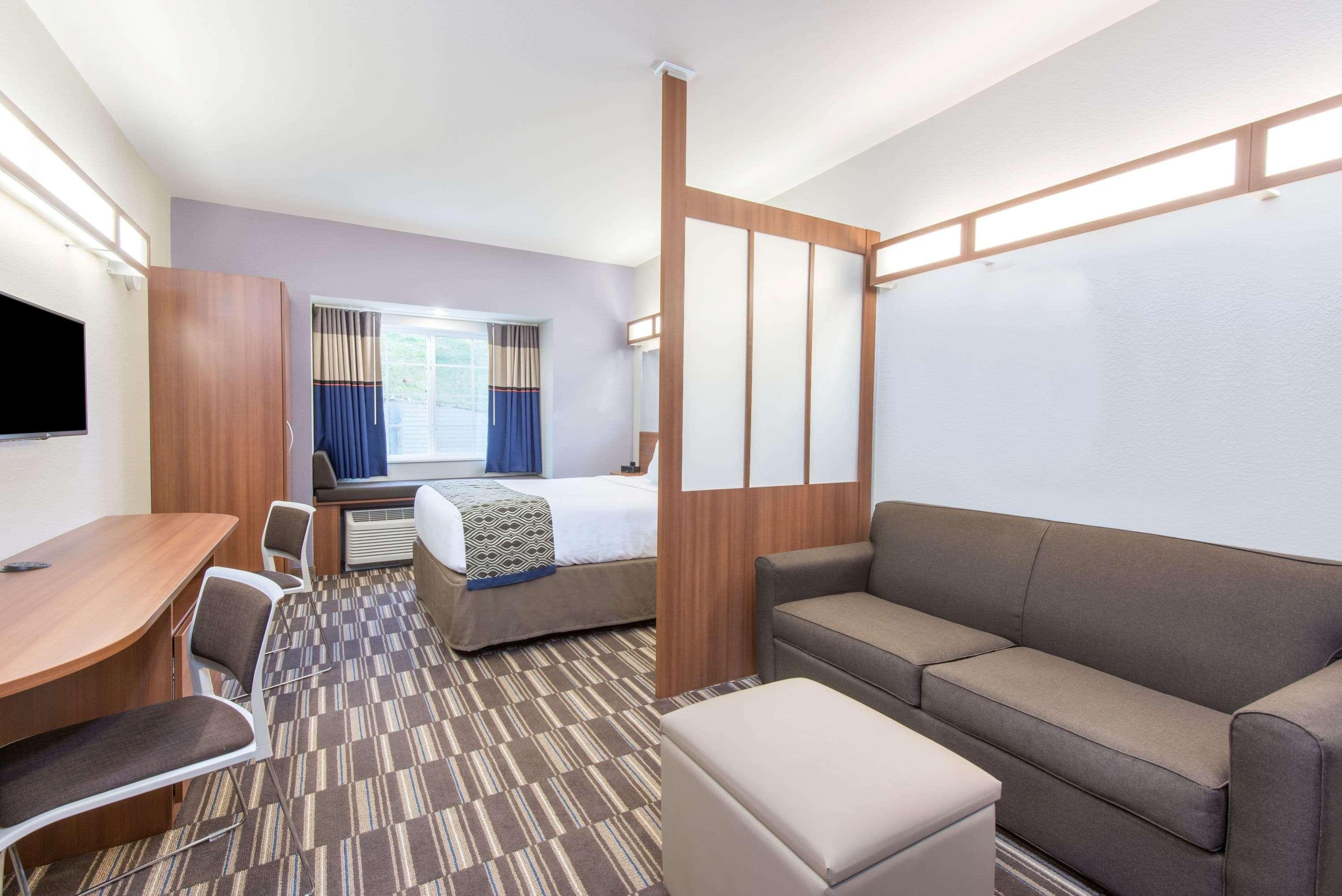 Microtel Inn & Suites By Wyndham Cadiz Exteriör bild